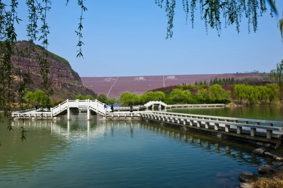 小浪底大坝实景图