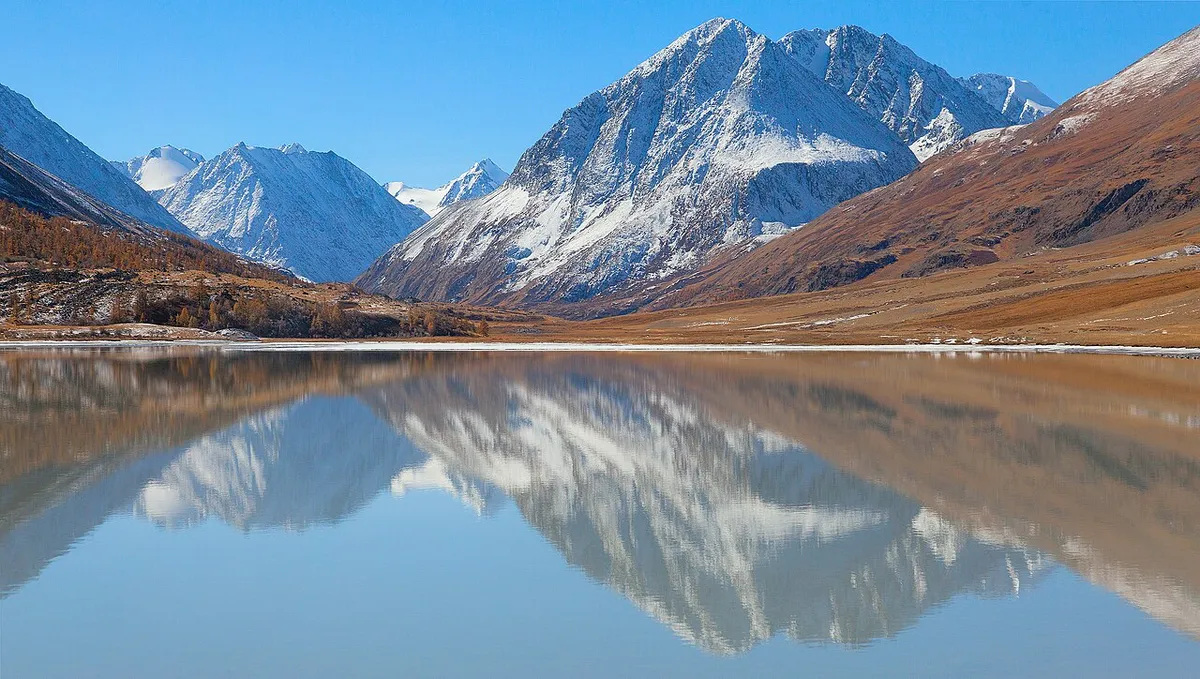 阿尔泰山脉实景图