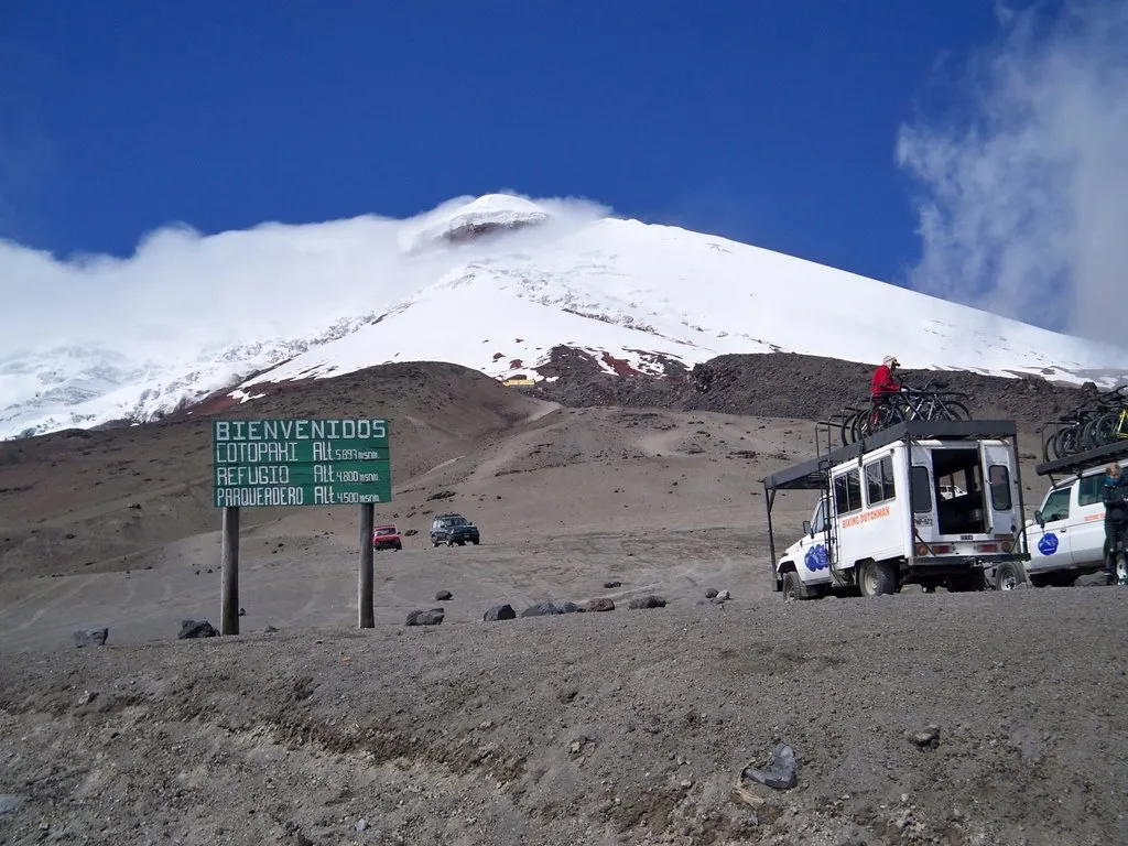 科托帕希火山实景图
