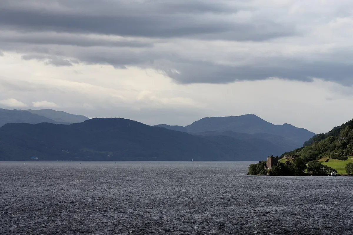 尼斯湖实景图