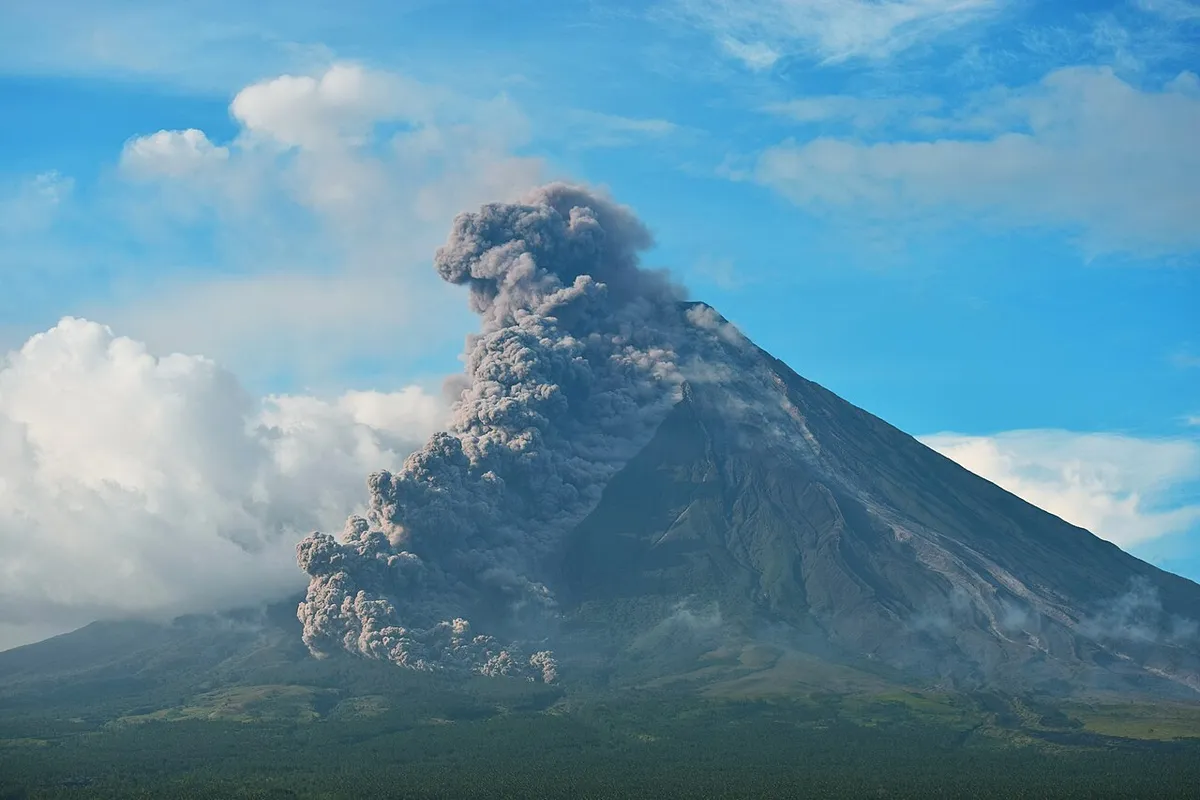 马荣火山实景图