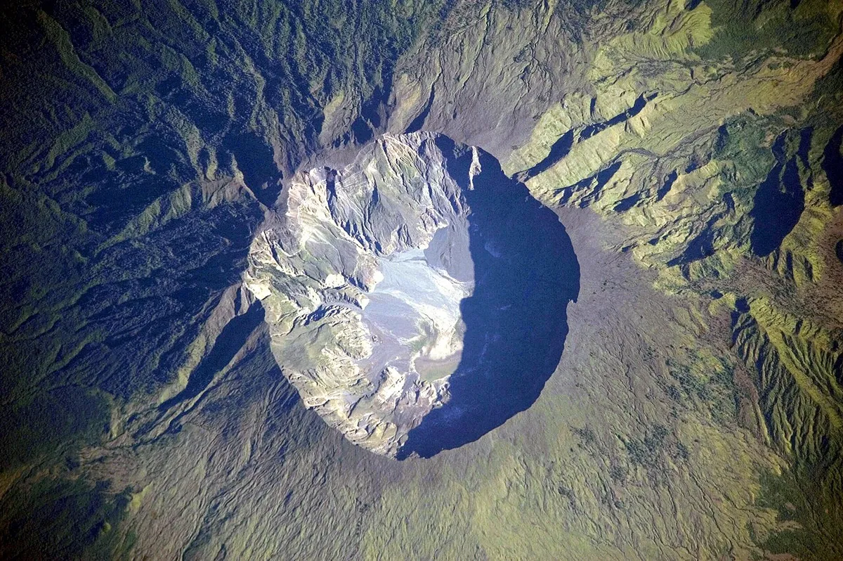 坦博拉火山实景图