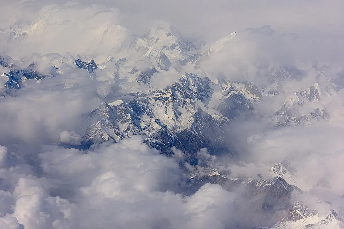 天山山脉实景图