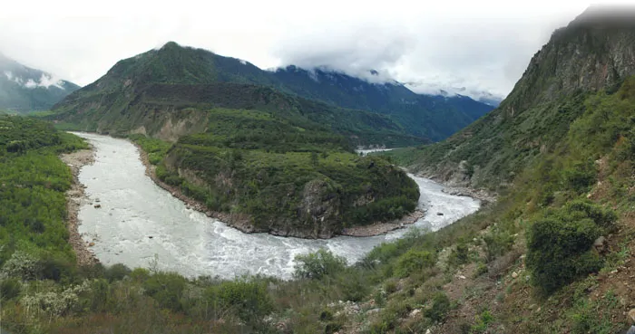 雅鲁藏布大峡谷实景图